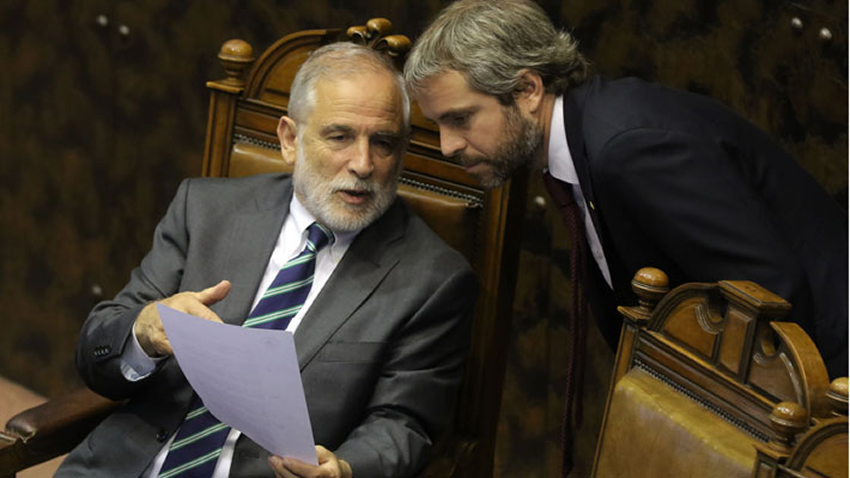 Carlos Montes, Presidente del Senado y Gonzalo Blumel. Ministro Secretario General de la Presidencia.
