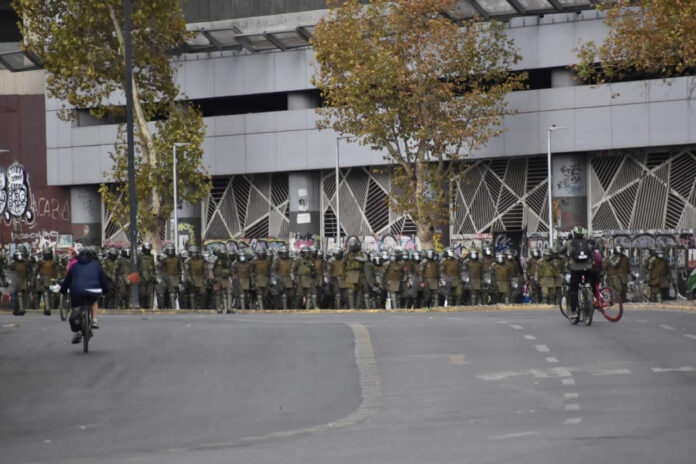 Plaza Dignidad: La Delirante Defensa de un Símbolo Derrotado