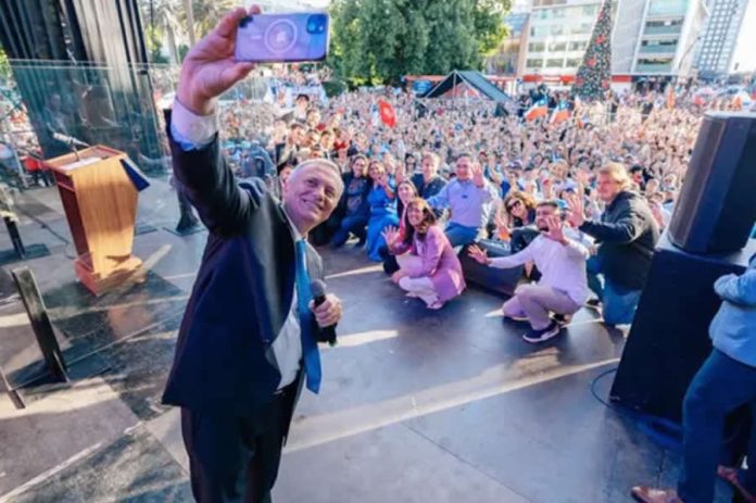 kast_selfi El Pinochetismo Vuelve a La Moneda